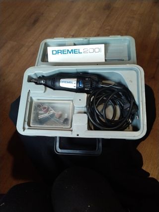 Dremel 200 Series con accesorios
