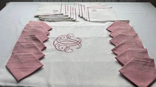 7 Mantelerías y centro mesa hechos y bordados mano