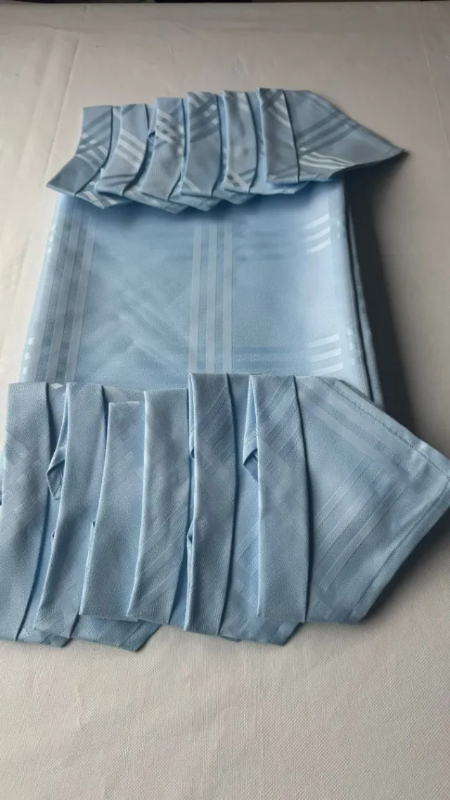 7 Mantelerías y centro mesa hechos y bordados mano