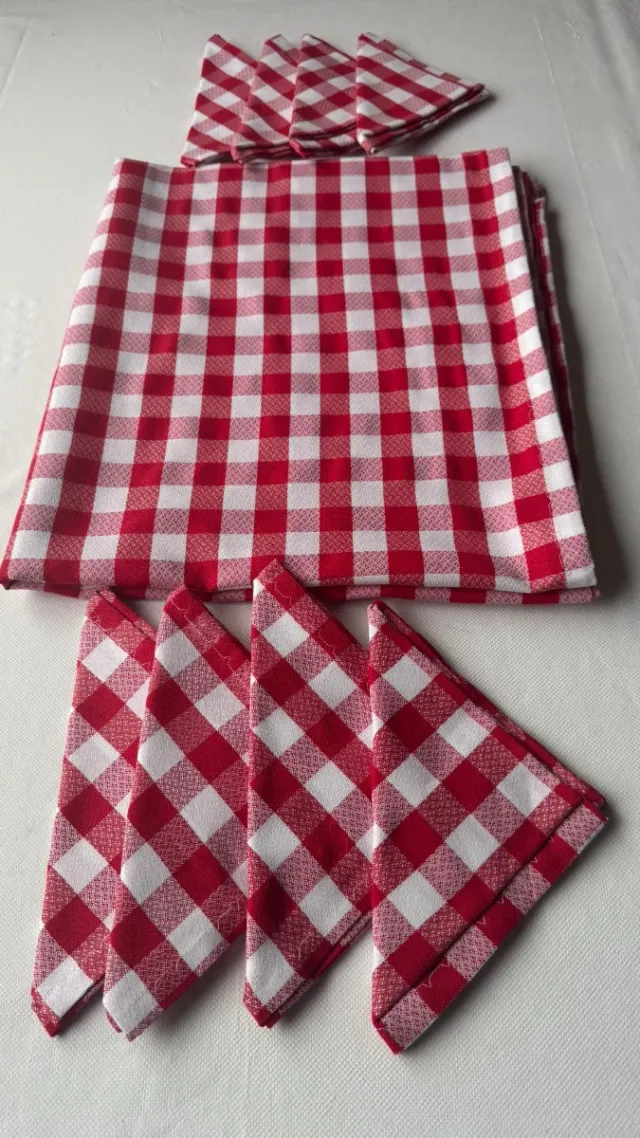 7 Mantelerías y centro mesa hechos y bordados mano