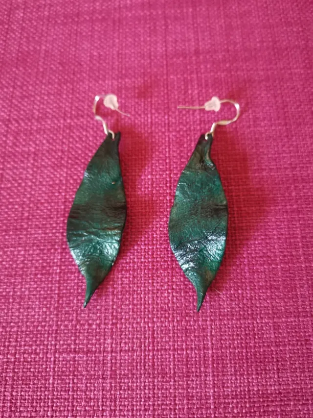 Pendientes Artesanía Hoja en Cuero