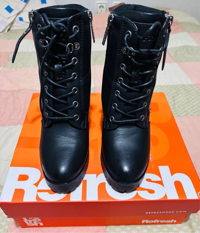 Botines Refresh Negros con Cordones y Cremallera