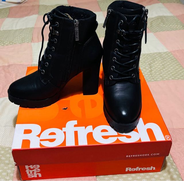 Botines Refresh Negros con Cordones y Cremallera