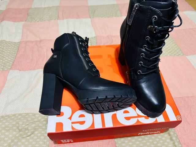 Botines Refresh Negros con Cordones y Cremallera
