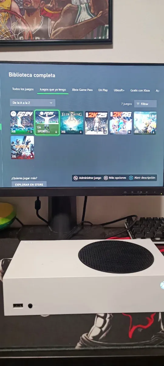 Xbox Series S senza controller con giochi dettagliati