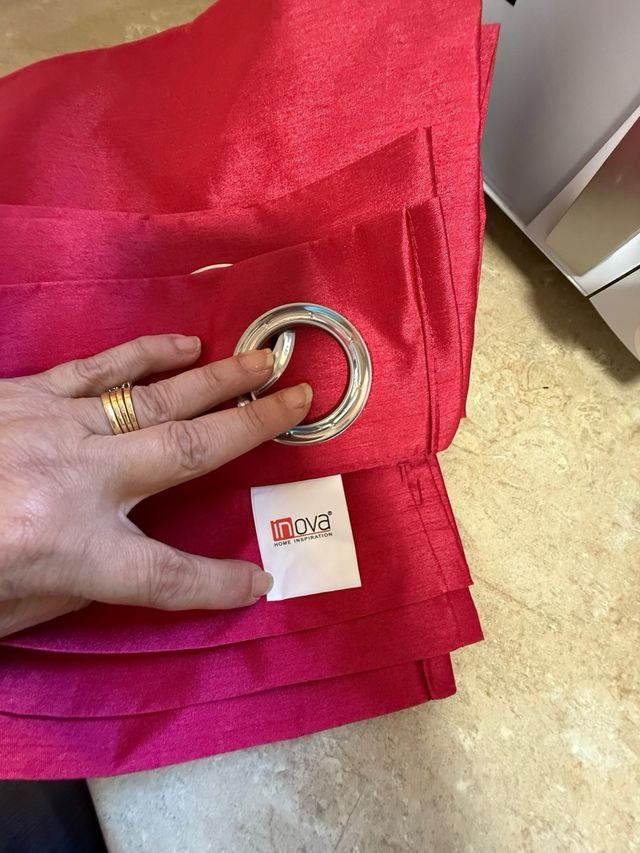 vendo 2 Cortinas fucsias con ojales