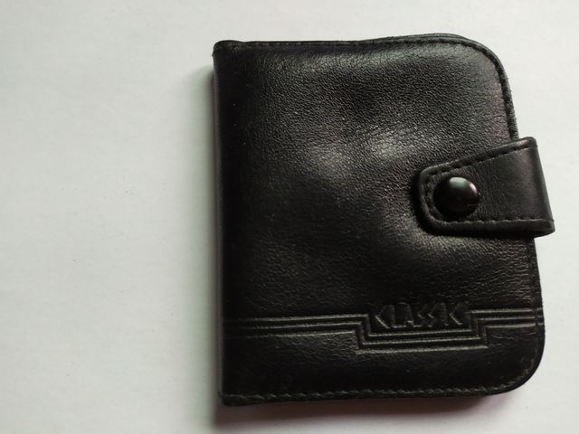 Monedero de piel negro