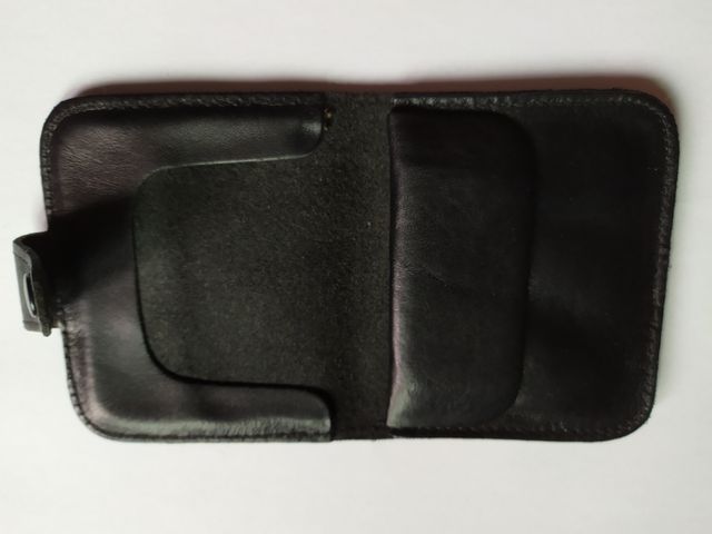 Monedero de piel negro