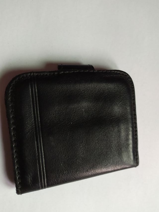 Monedero de piel negro