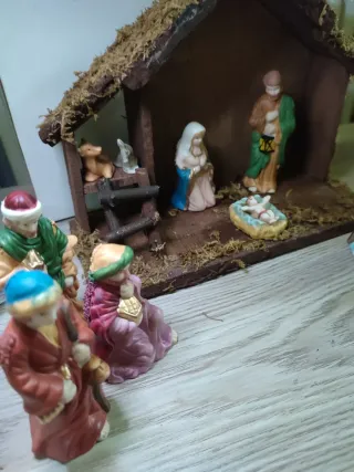 Presepe fatto a mano in ceramica e legno