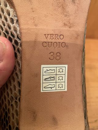 GLORIA ORTIZ -Zapatos tacón estampado serpiente 38