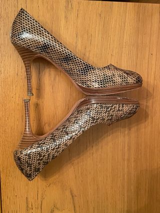 GLORIA ORTIZ -Zapatos tacón estampado serpiente 38