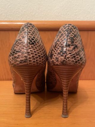 GLORIA ORTIZ -Zapatos tacón estampado serpiente 38