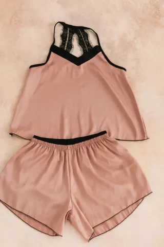 Conjunto satén rosa y negro