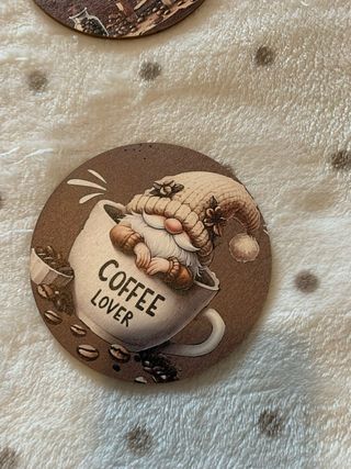 Set sottobicchieri in legno a tema caffè