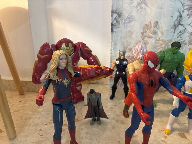 Muñecos Superhéroes Marvel y Dragon Ball