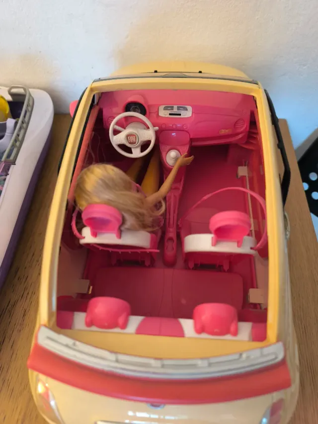 Lote Barbie: Coche, Lancha y 3 Muñecas