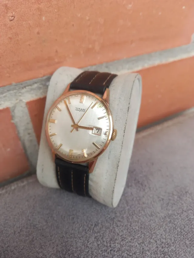 Reloj Titan Automático