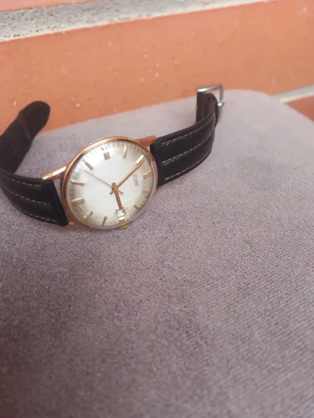 Reloj Titan Automático