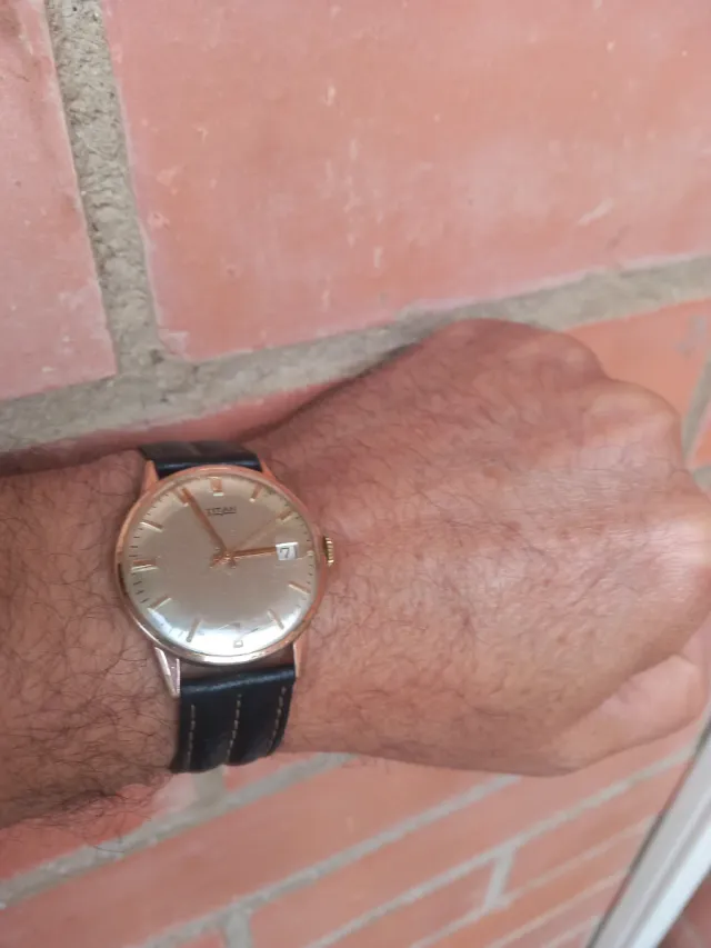 Reloj Titan Automático