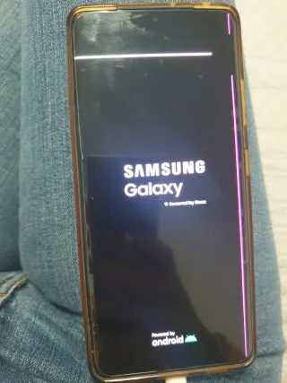 Samsung Galaxy S21 Plus con segno di caduta sullo schermo