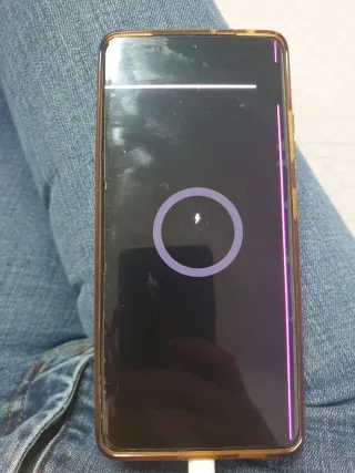 Samsung Galaxy S21 Plus con segno di caduta sullo schermo