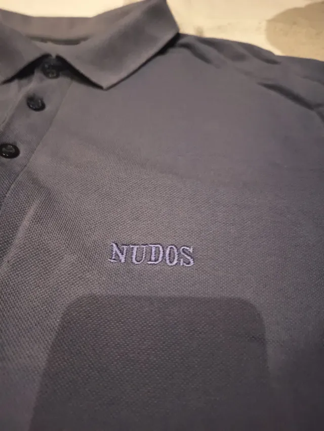 Polo NUDOS cinza para homem, tamanho L