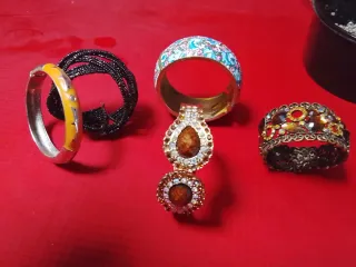 Lote de pulseras y brazaletes