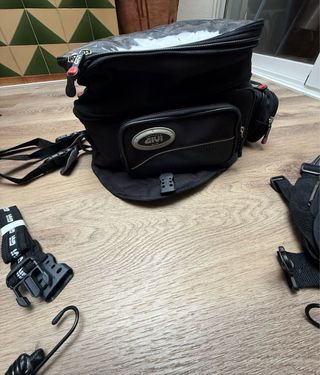 Maleta depósito GIVI imanes