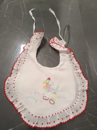 Bavaglino con disegno anatra e pois rossi