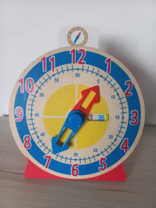 Reloj de madera para aprender las horas