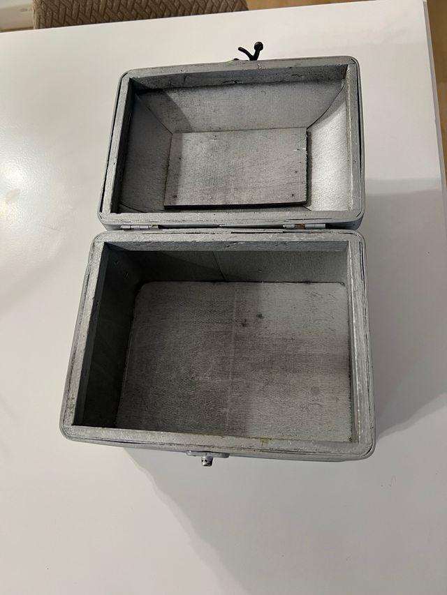 Caja decorativa plateada medidas 20x15x 13