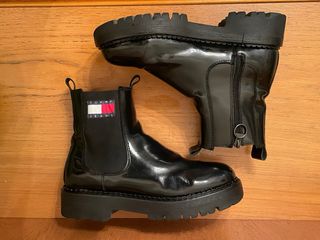 TOMMY HILFIGER - botas charol negro 40
