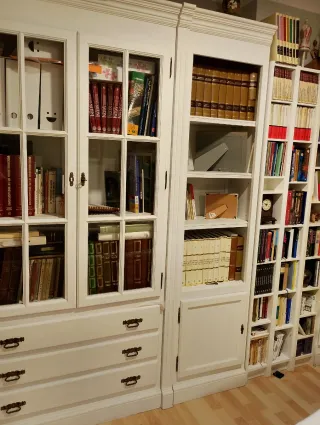 Mueble de madera blanco estilo Flandes