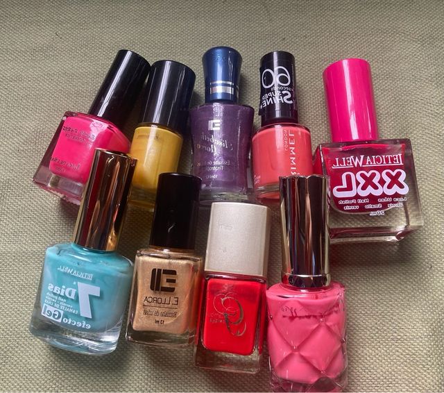 Lote 1 di 9 smalti per unghie assortiti