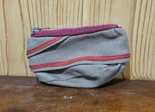 Monedero de gorro militar