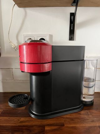 Cafetera Nespresso Krups Vertuo Nex Roja