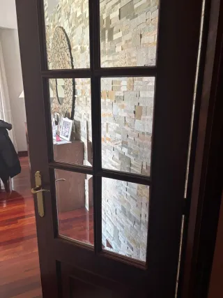 Puerta de madera maciza