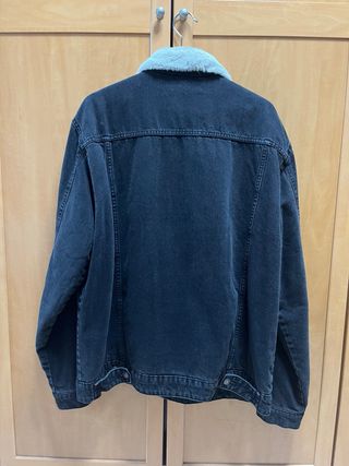 Chaqueta tejana negra Pull&Bear con forro