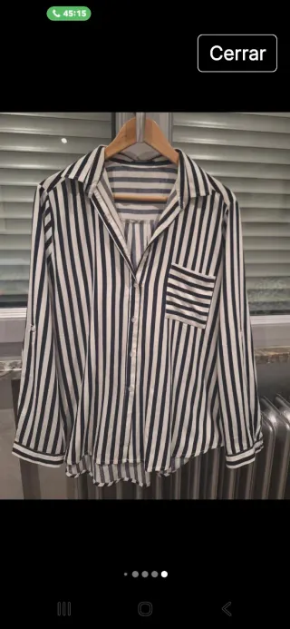 Camisa de rayas azules y blancas