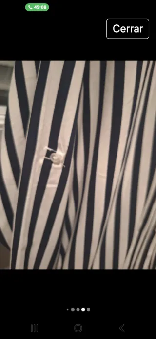 Camisa de rayas azules y blancas