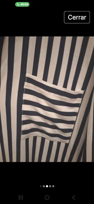 Camisa de rayas azules y blancas