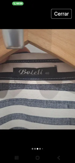 Camisa de rayas azules y blancas