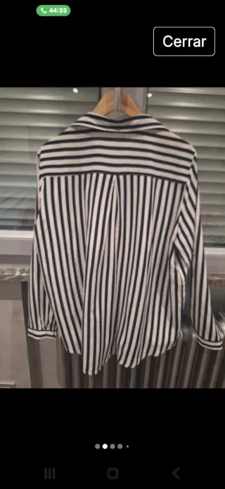 Camisa de rayas azules y blancas