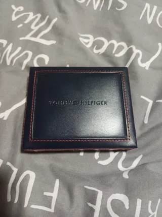 Cartera Tommy Hilfiger Cuero Negra Sin Uso