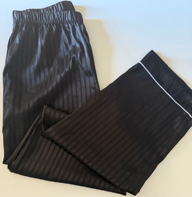 Pigiama nero con righe nuovo