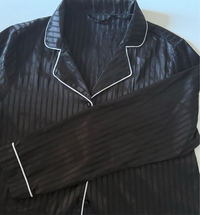 Pigiama nero con righe nuovo