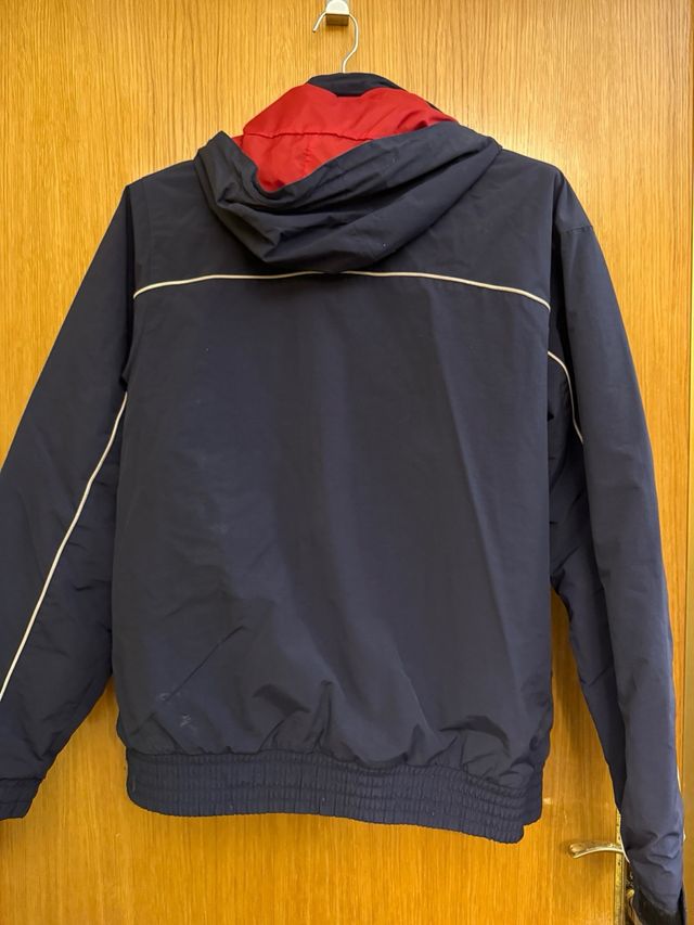 Abrigo niño Tommy Hilfiger azul y rojo