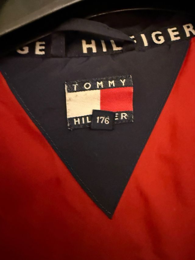 Abrigo niño Tommy Hilfiger azul y rojo