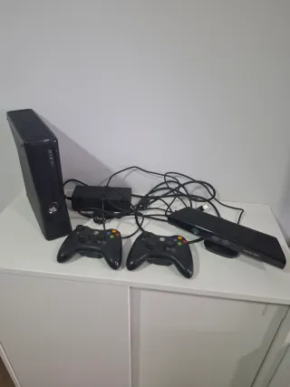Xbox 360 Negra con Kinect